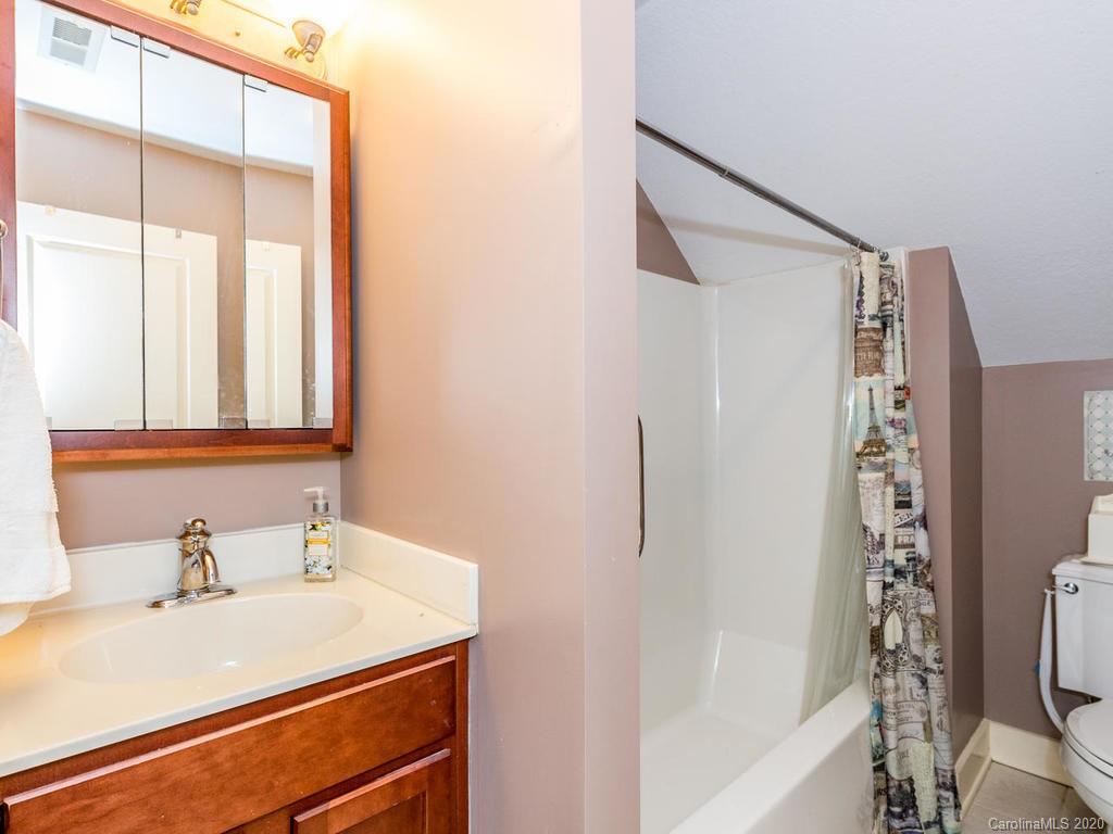 20 Oakhaven Terrace Asheville NC 28803