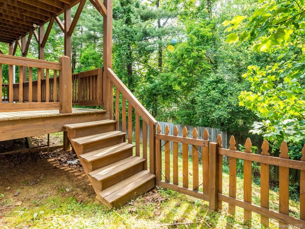 20 Oakhaven Terrace Asheville NC 28803