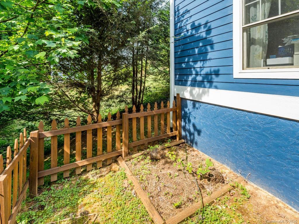 20 Oakhaven Terrace Asheville NC 28803