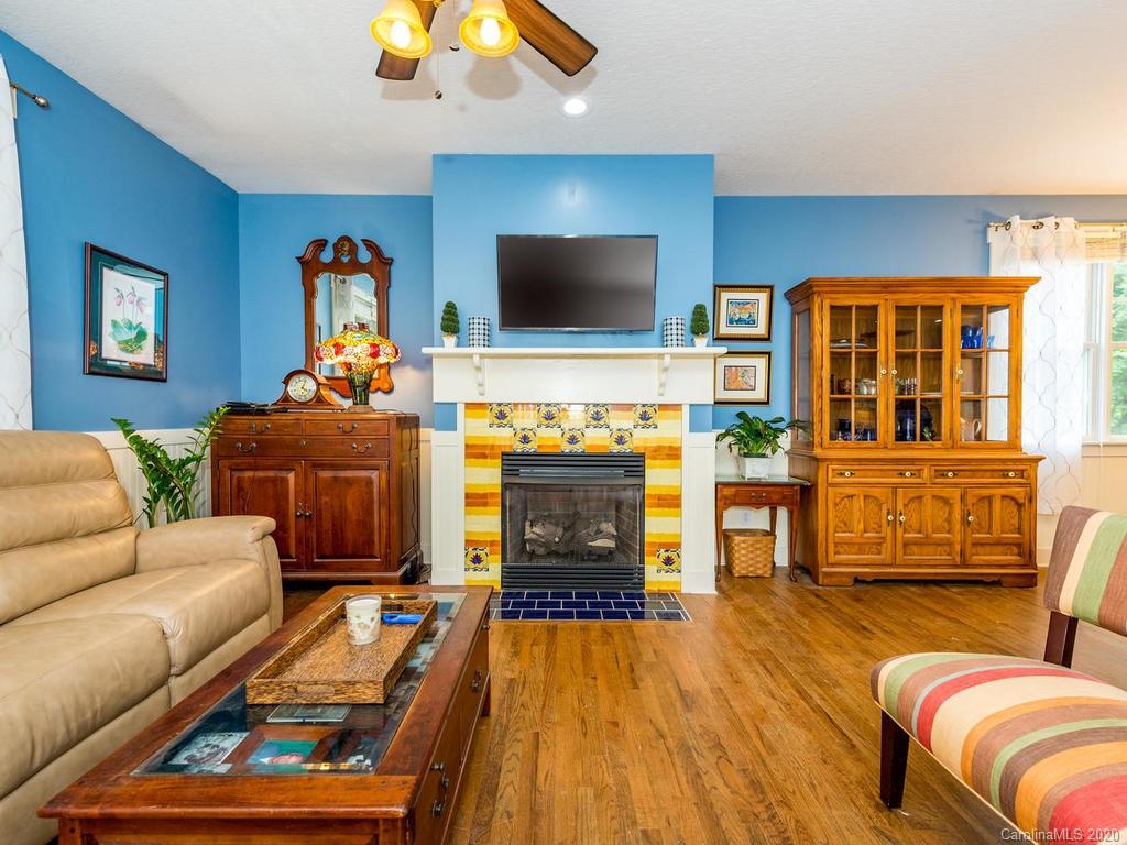 20 Oakhaven Terrace Asheville NC 28803