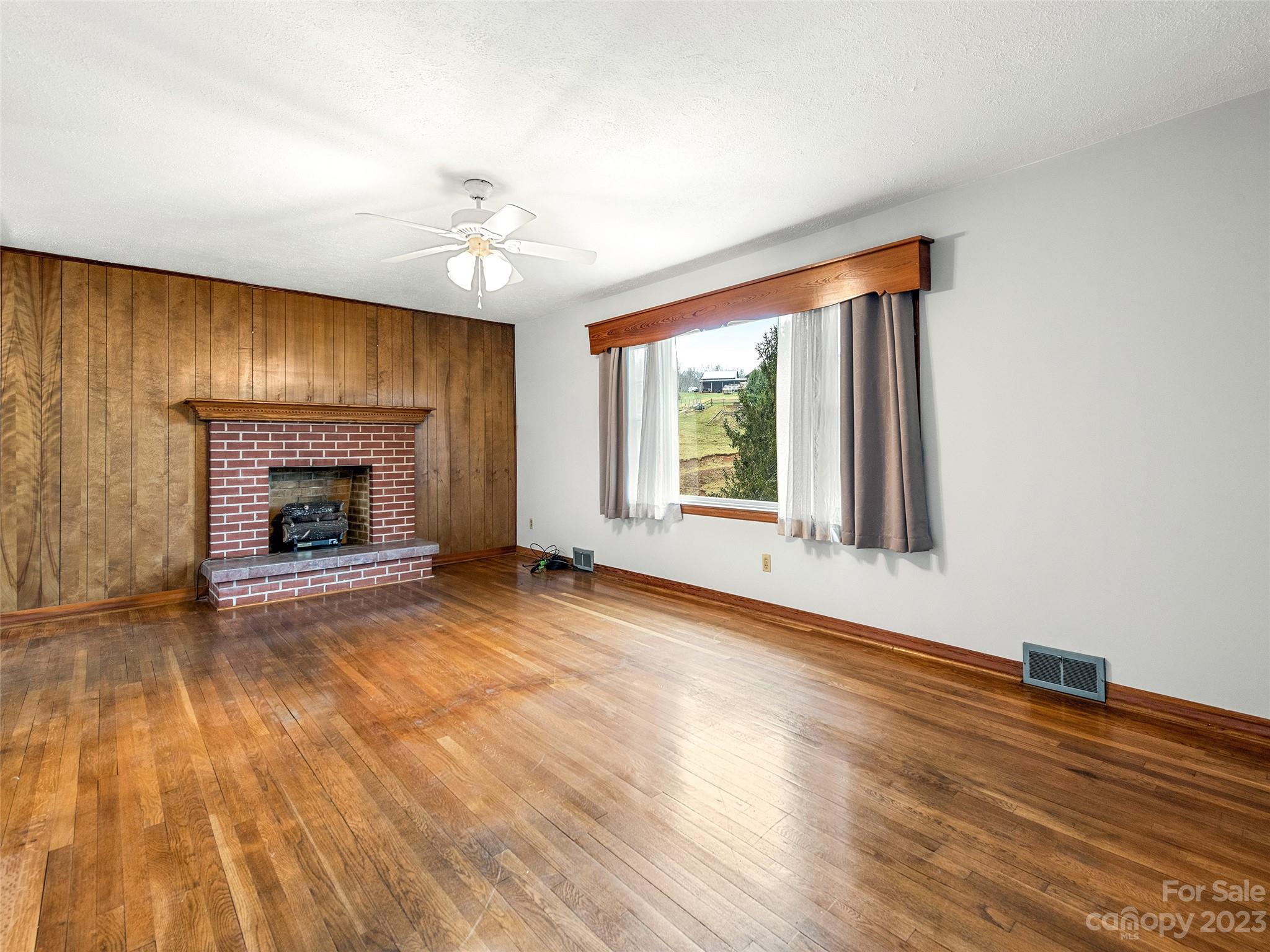 1310 Chestnut Mountain Road Canton NC 28716