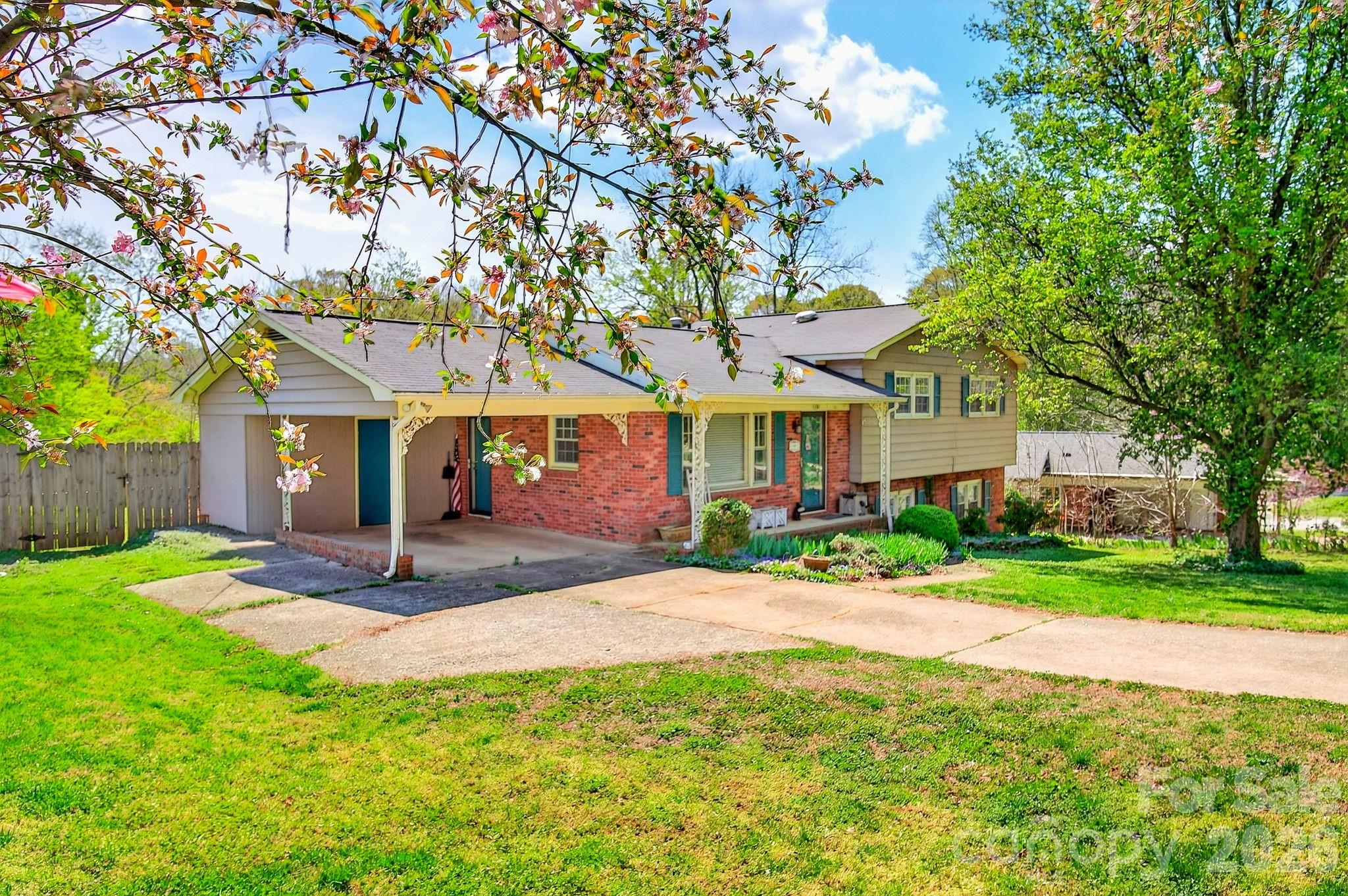 1091 16th Avenue NW Hickory NC 28601