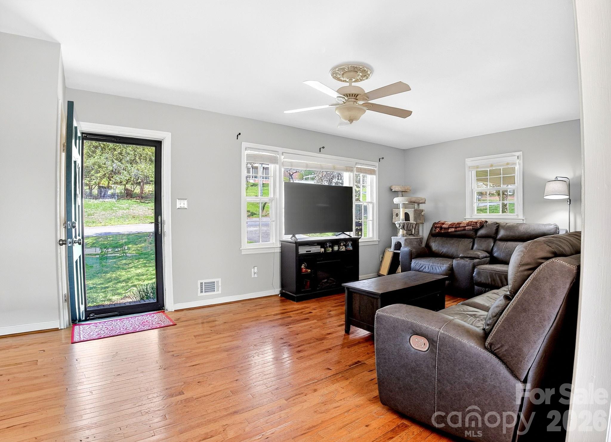 1091 16th Avenue NW Hickory NC 28601