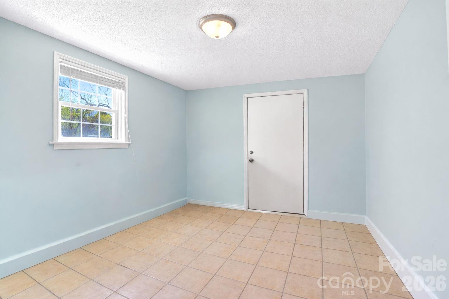 1091 16th Avenue NW Hickory NC 28601