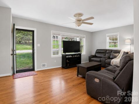 1091 16th Avenue NW Hickory NC 28601