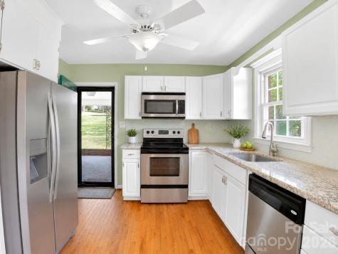 1091 16th Avenue NW Hickory NC 28601