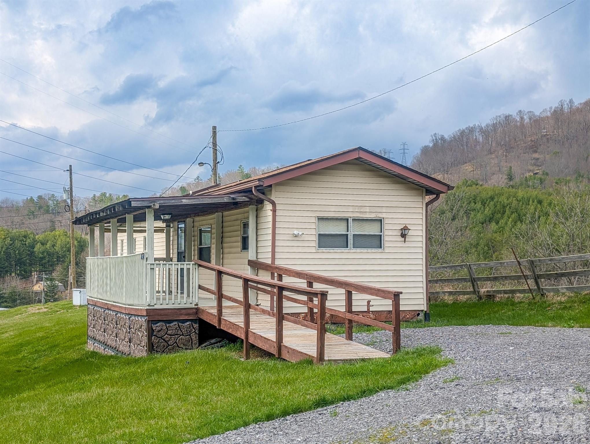 107 Mockingbird Lane Burnsville NC 28714