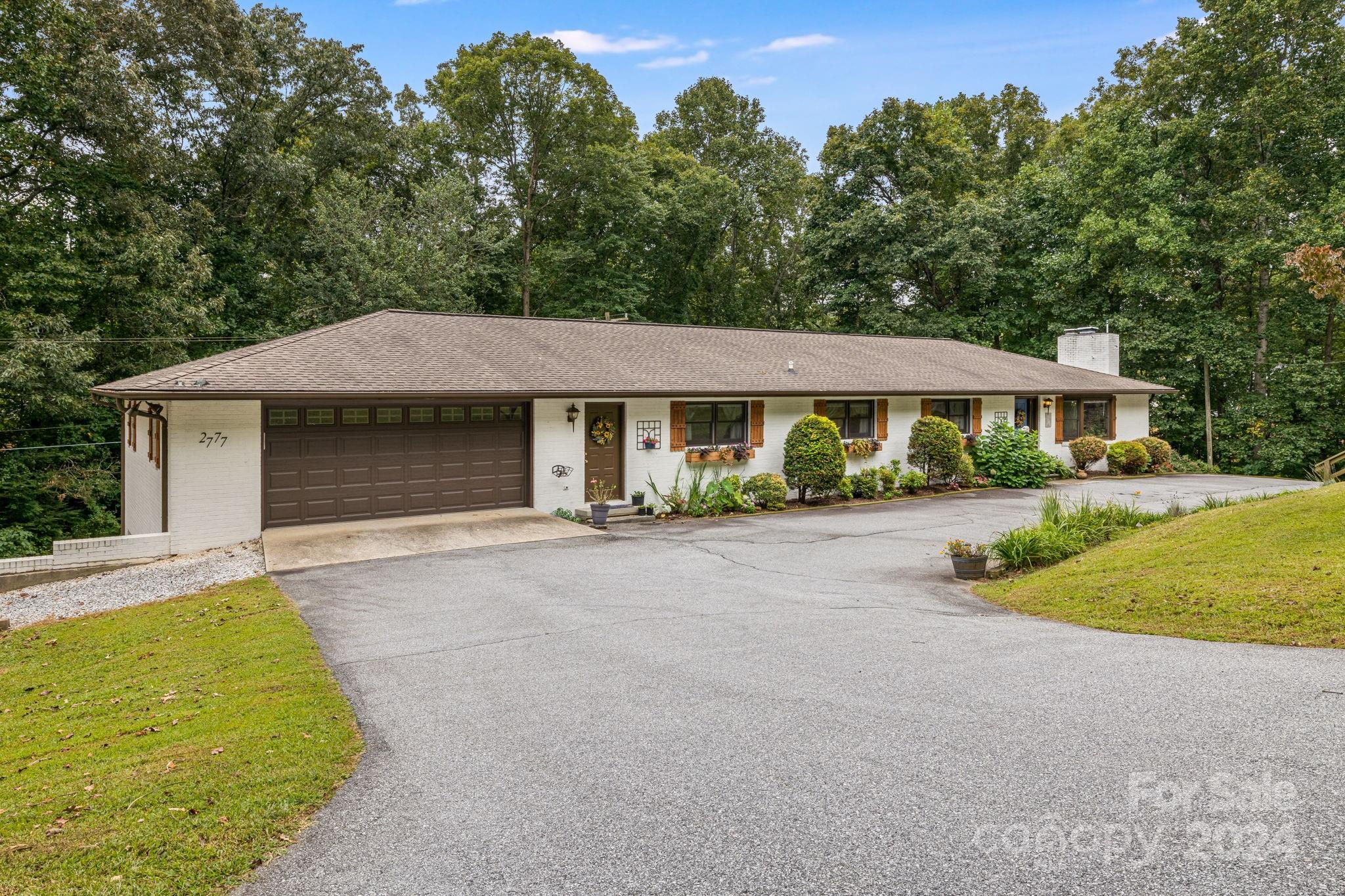 2777 Brannon Road Horse Shoe NC 28742