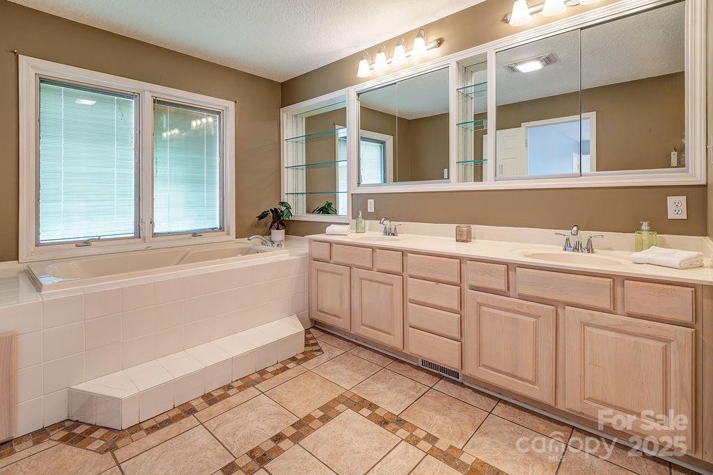 44 Samayoa Place Asheville NC 28806