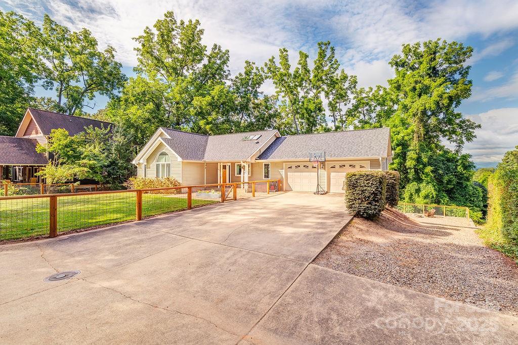 44 Samayoa Place Asheville NC 28806