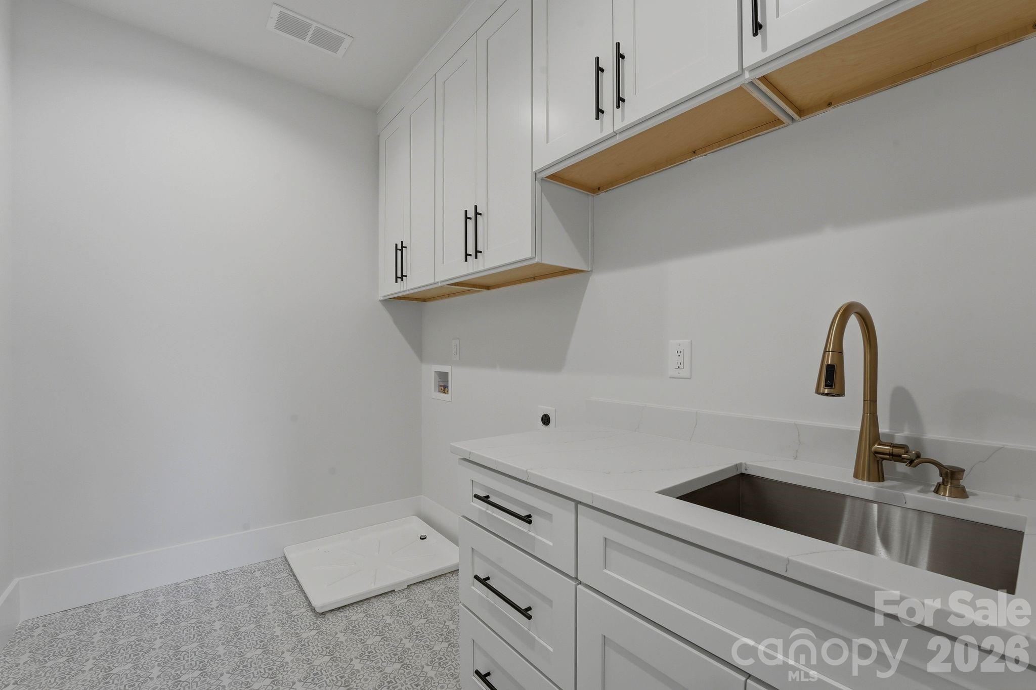 1637 Longfellow Street Charlotte NC 28205