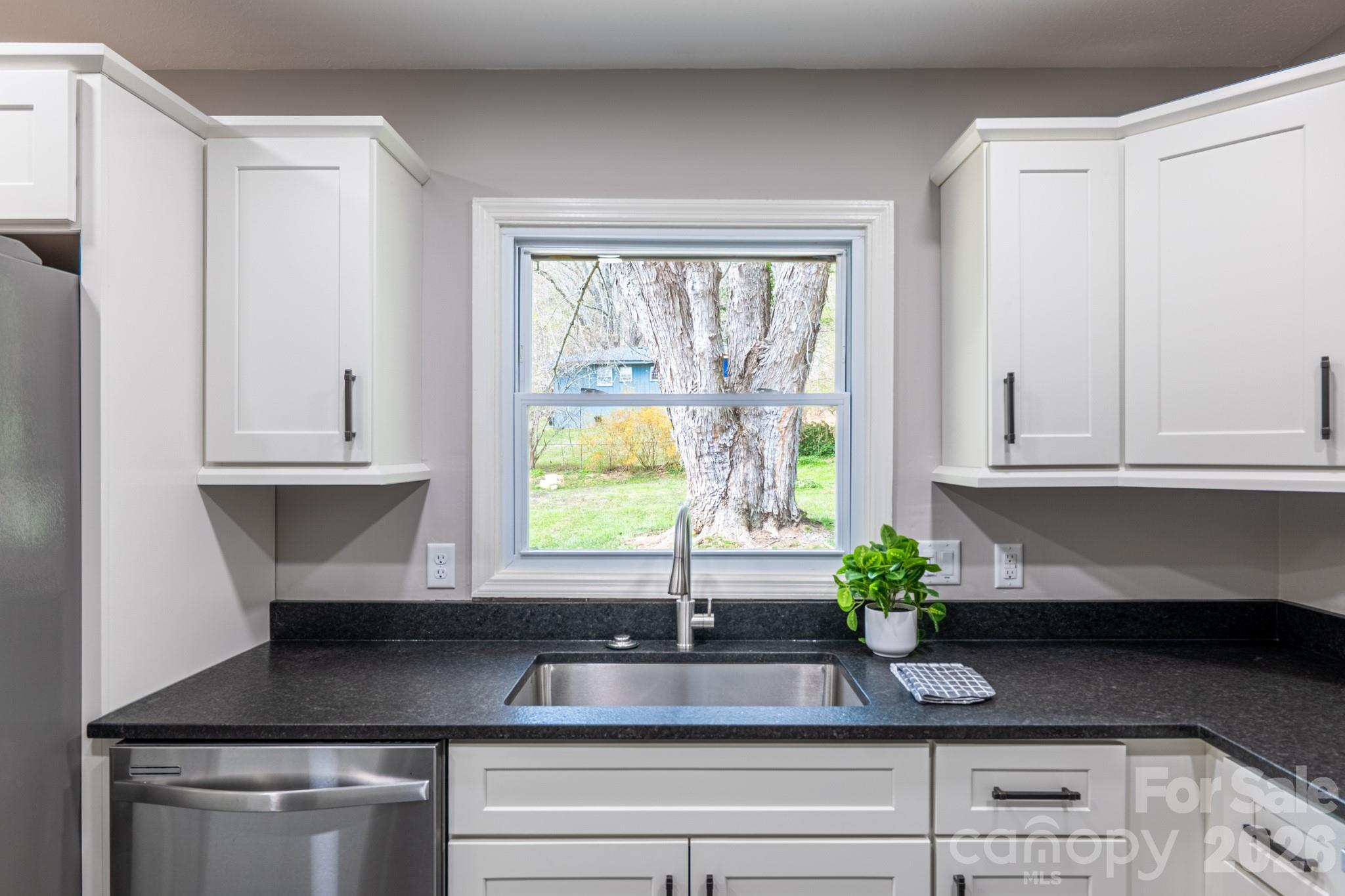 8 Hillview Road Asheville NC 28805