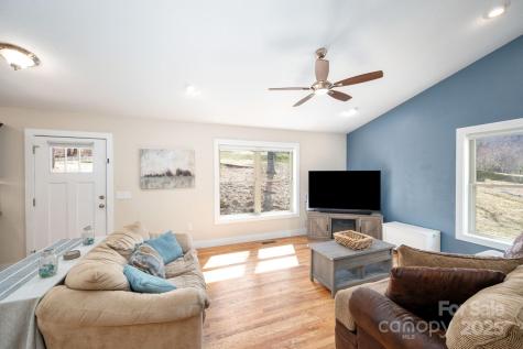 75 Dry Ridge Canton NC 28716