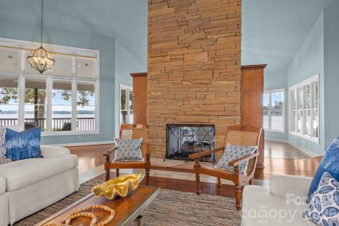 1890 Yacht Club Drive Denver NC 28037