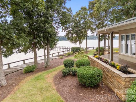 1890 Yacht Club Drive Denver NC 28037