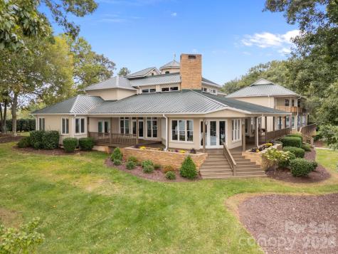 1890 Yacht Club Drive Denver NC 28037