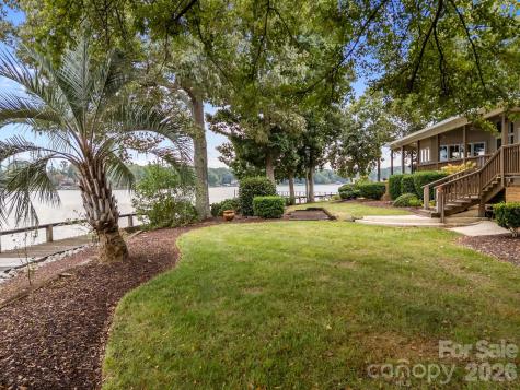 1890 Yacht Club Drive Denver NC 28037