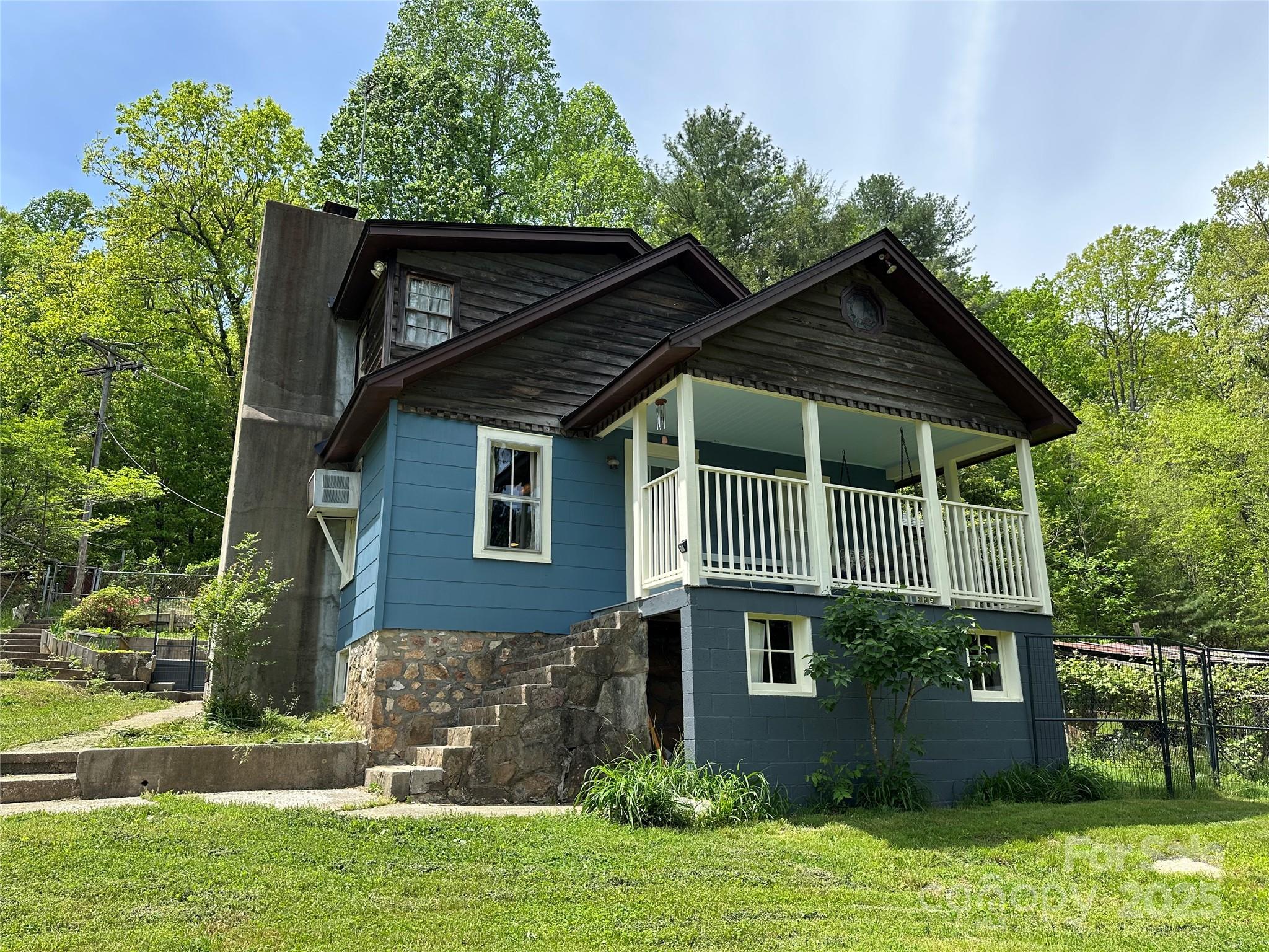 446 Old Mountain Page Road Saluda NC 28773