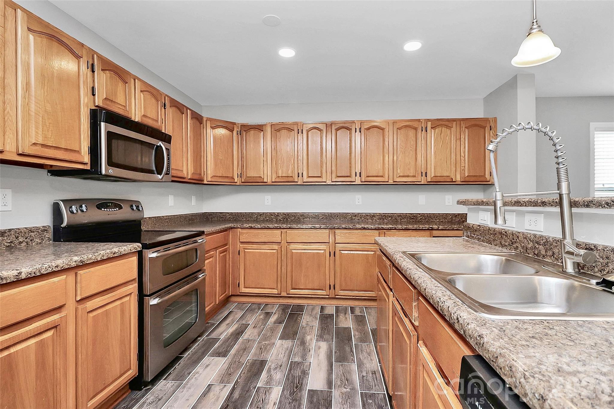 15705 Lakepoint Forest Drive Charlotte NC 28278