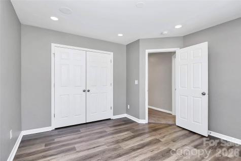 15705 Lakepoint Forest Drive Charlotte NC 28278