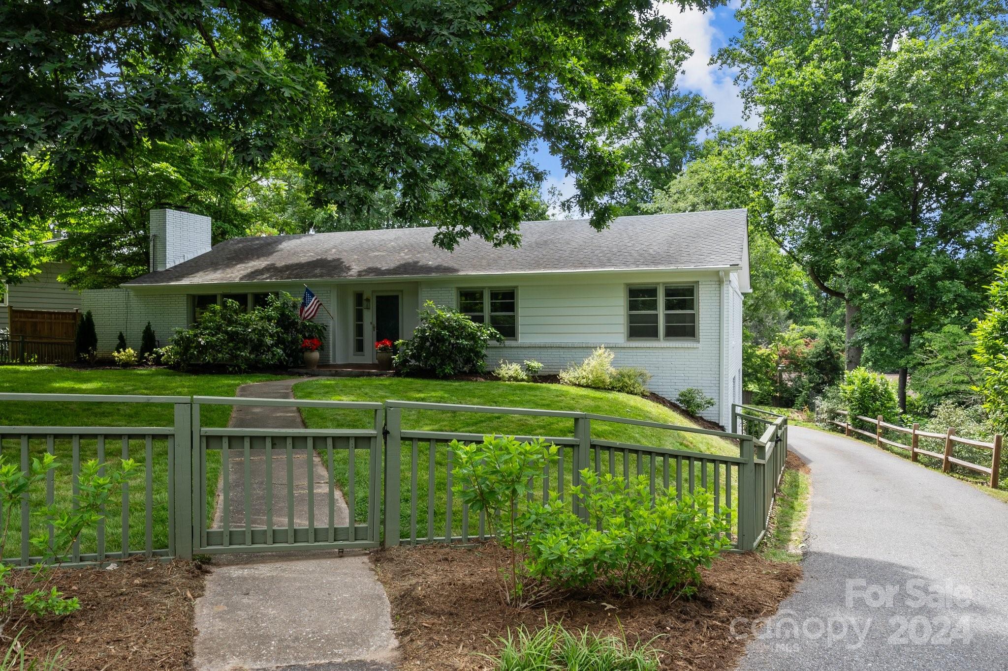 15 Red Oak Road Asheville NC 28804