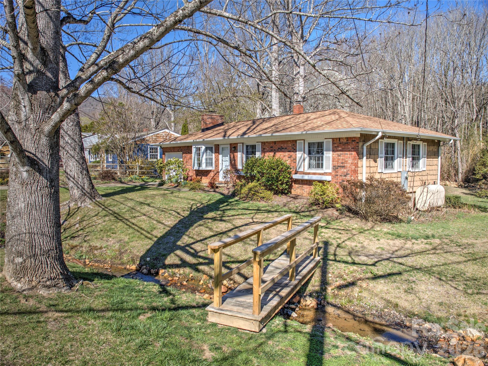 879 New Haw Creek Road Asheville NC 28805