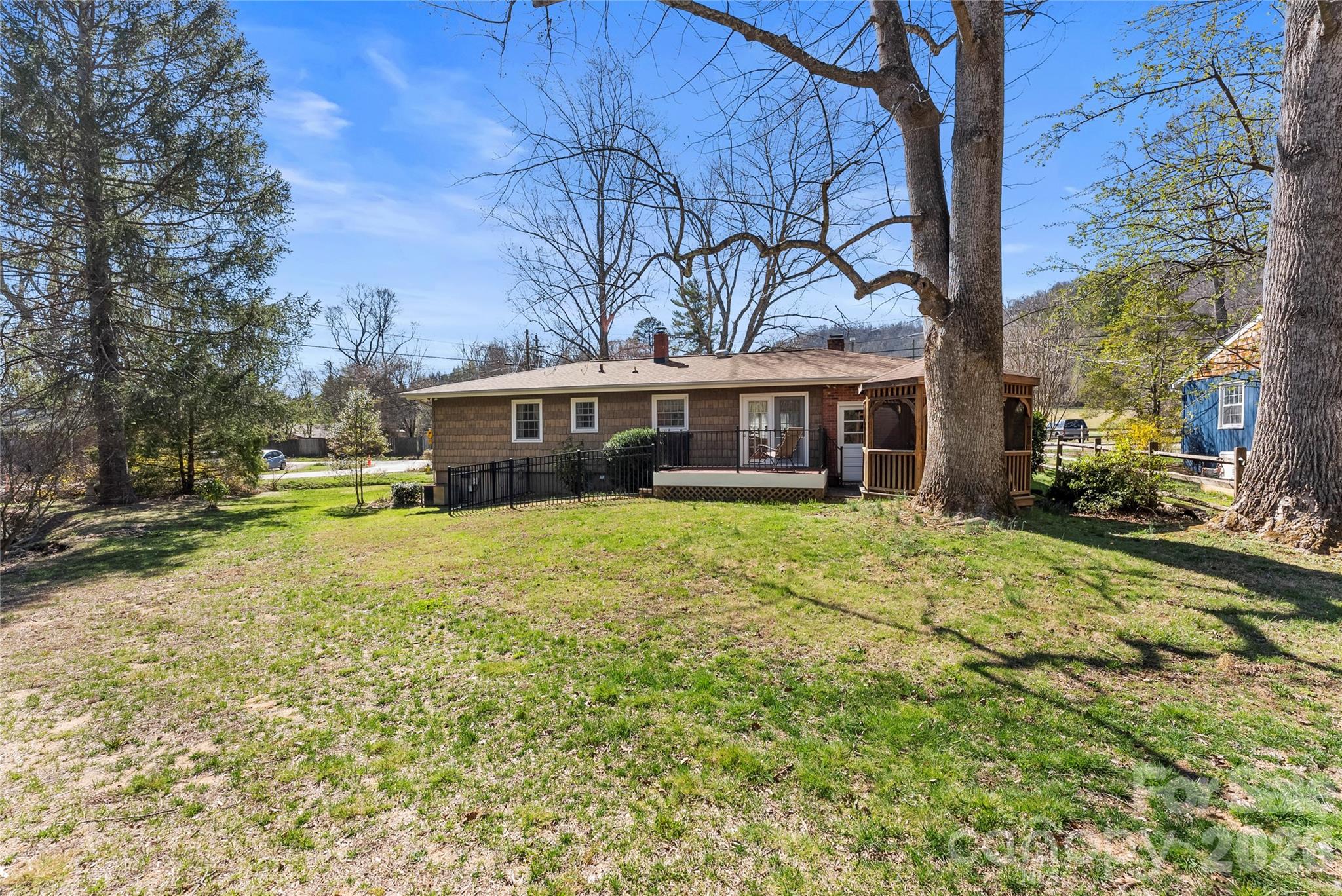 879 New Haw Creek Road Asheville NC 28805