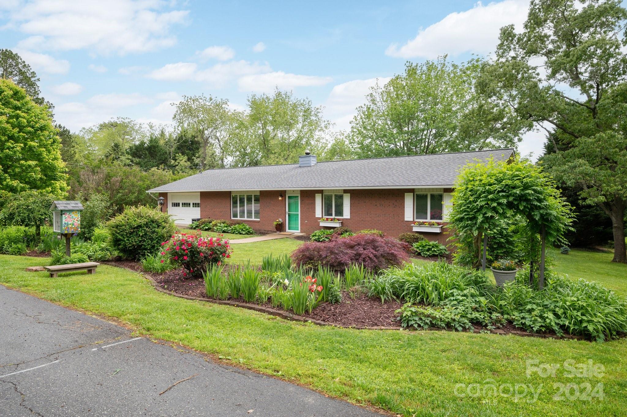 8 Rhododendron Place Asheville NC 28805