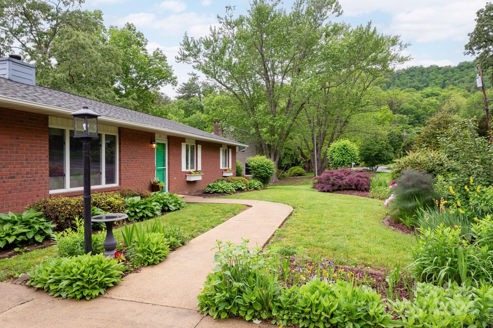 8 Rhododendron Place Asheville NC 28805
