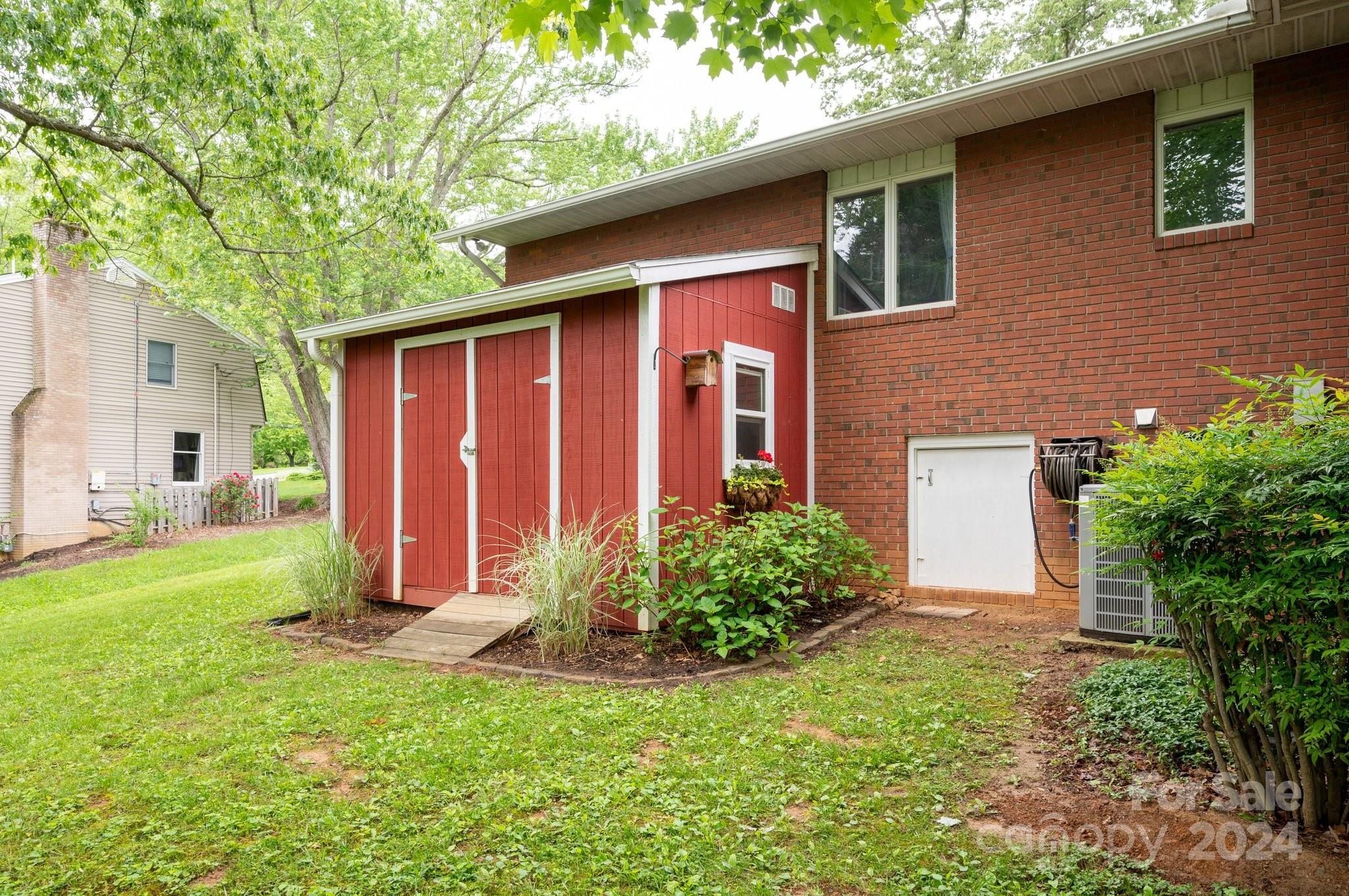 8 Rhododendron Place Asheville NC 28805