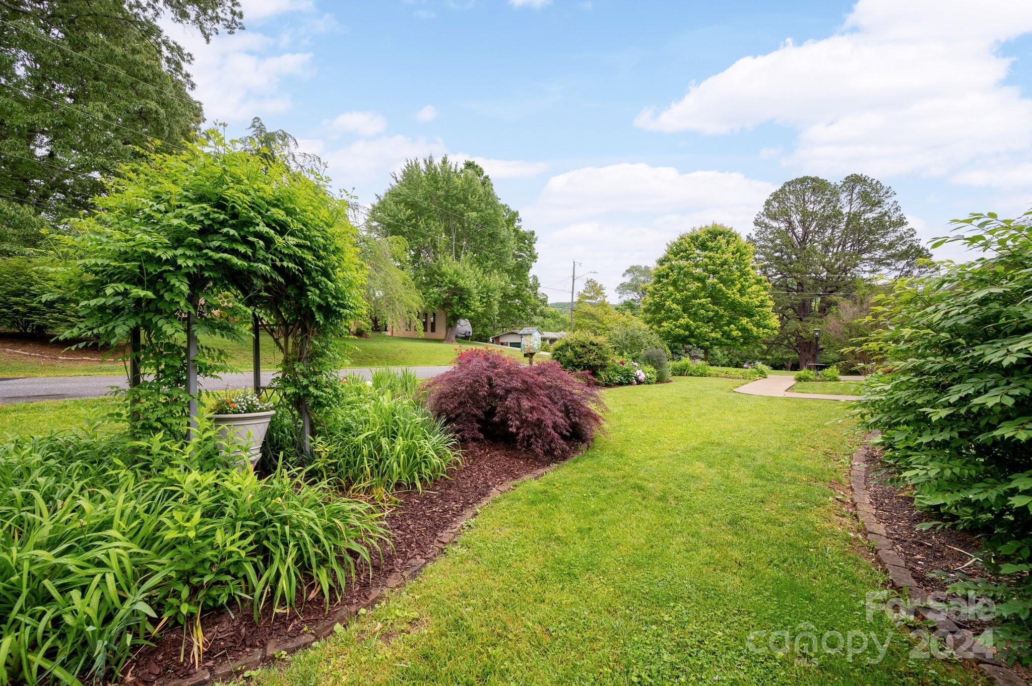 8 Rhododendron Place Asheville NC 28805