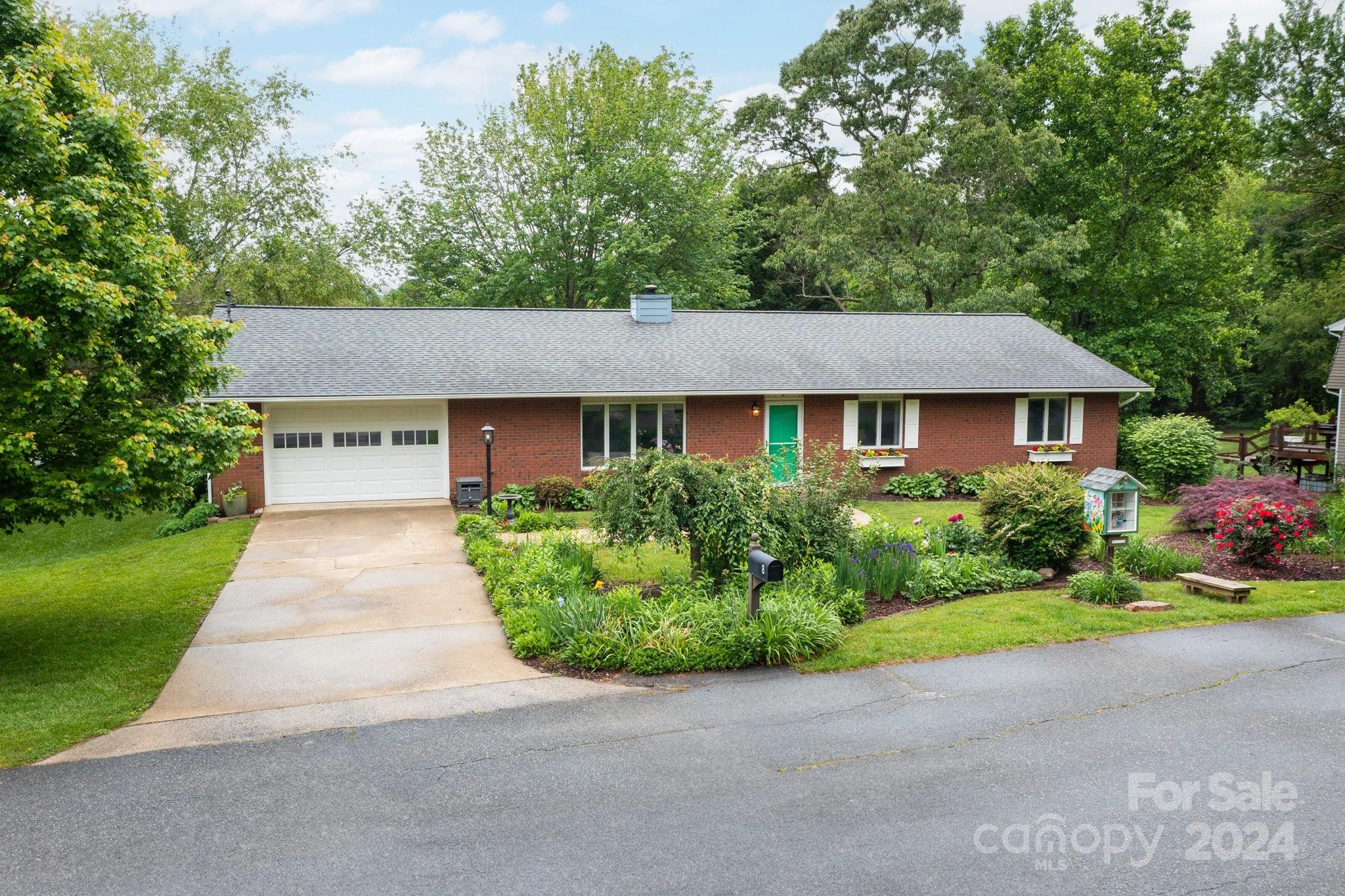 8 Rhododendron Place Asheville NC 28805