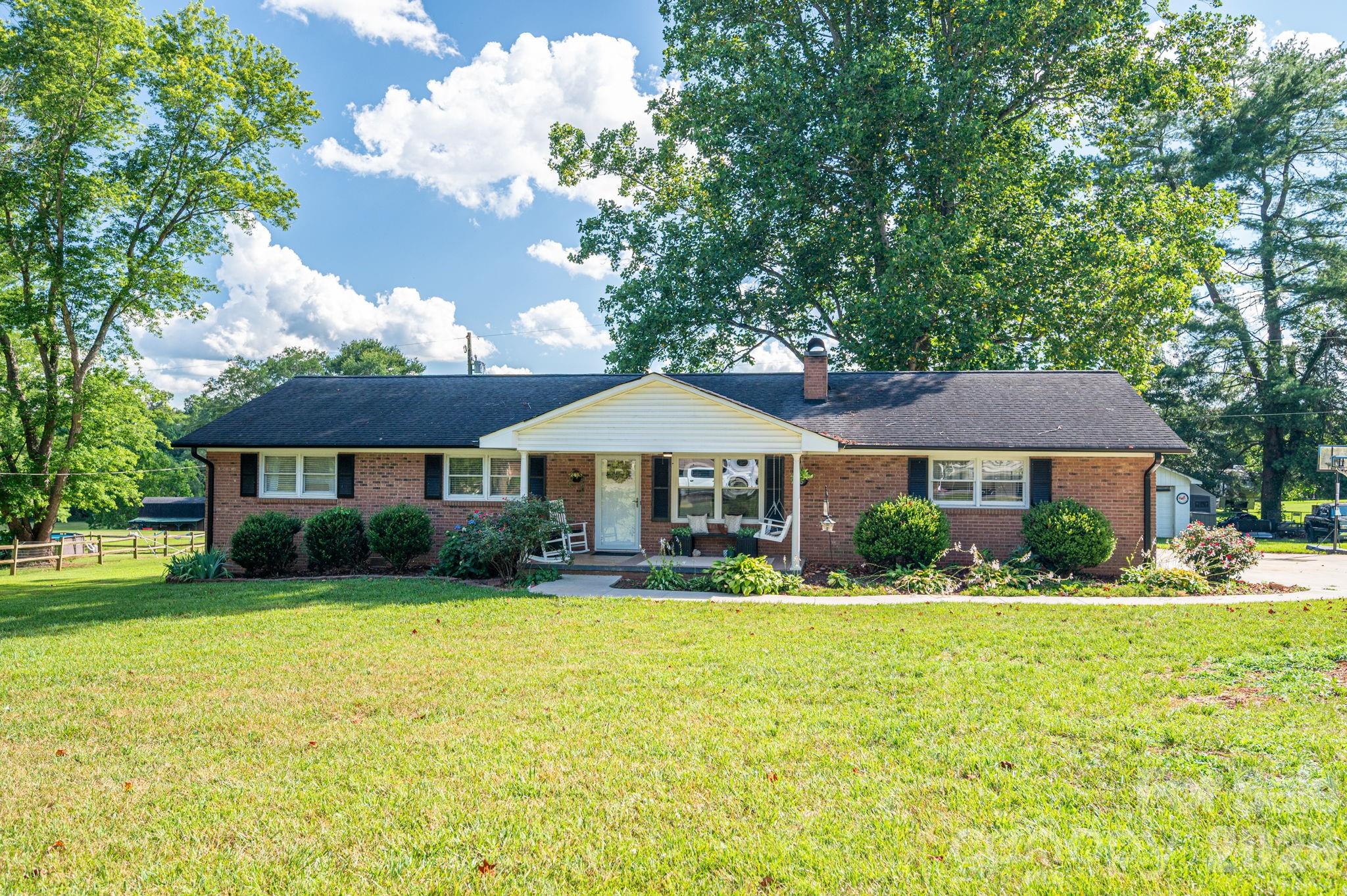 1529 Home Trail Lincolnton NC 28092