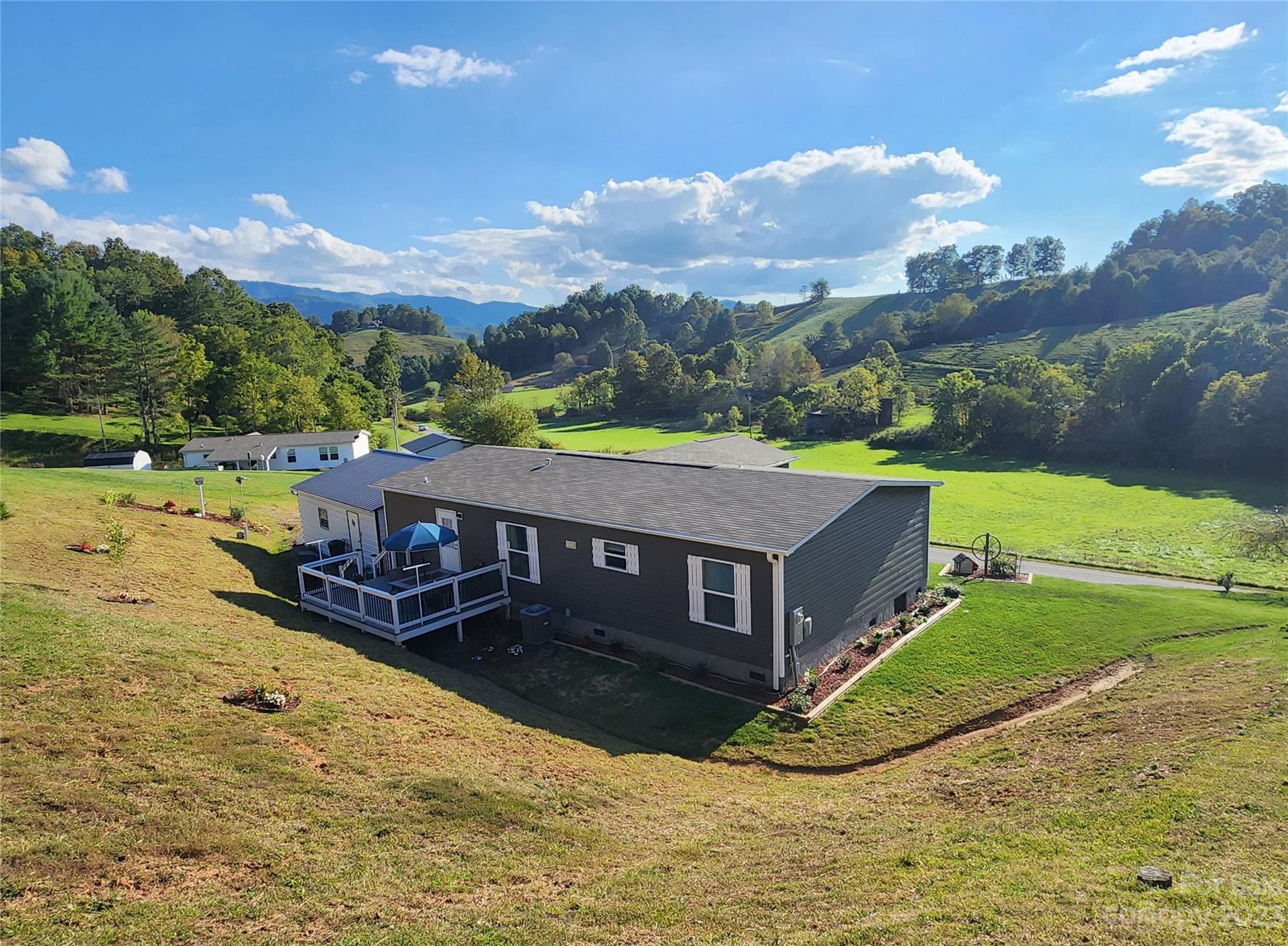 582 John Henry Road Burnsville NC 28714