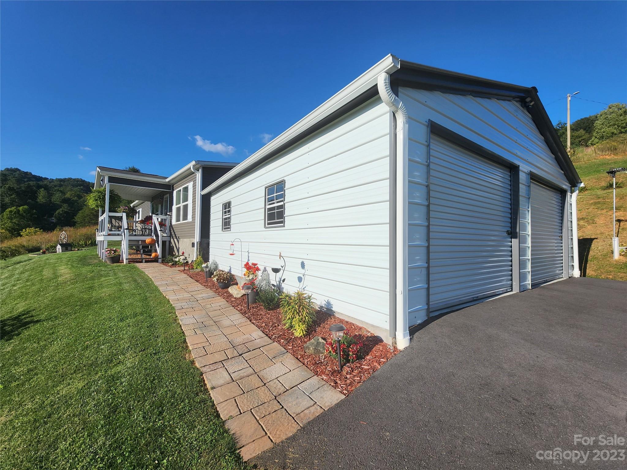 582 John Henry Road Burnsville NC 28714
