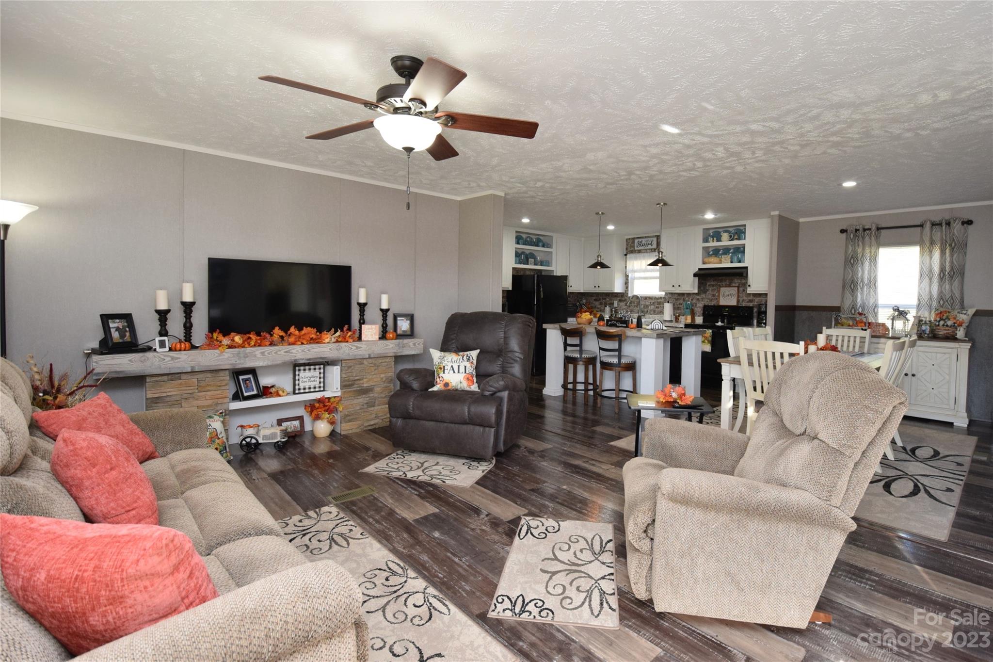 582 John Henry Road Burnsville NC 28714