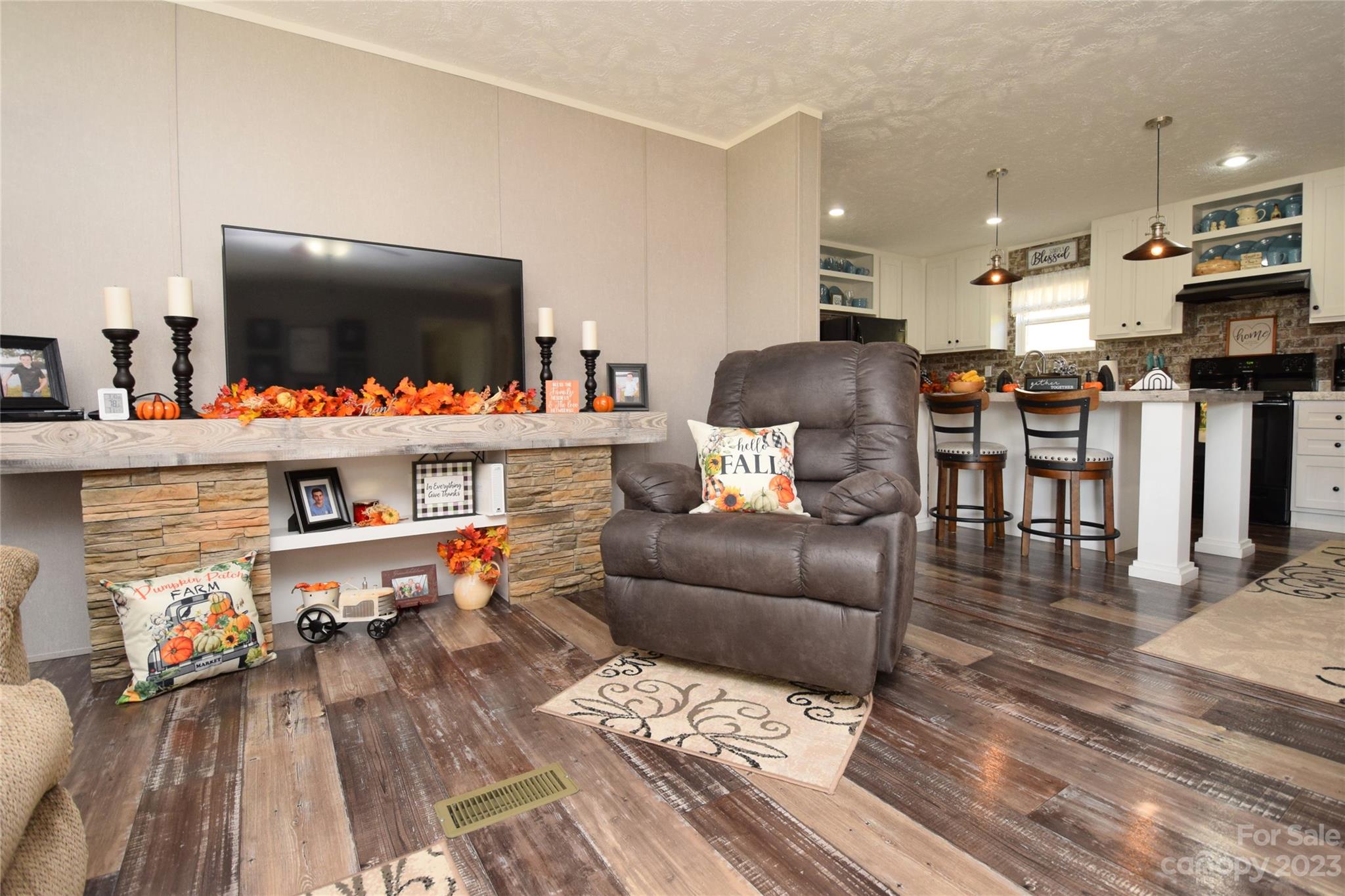 582 John Henry Road Burnsville NC 28714