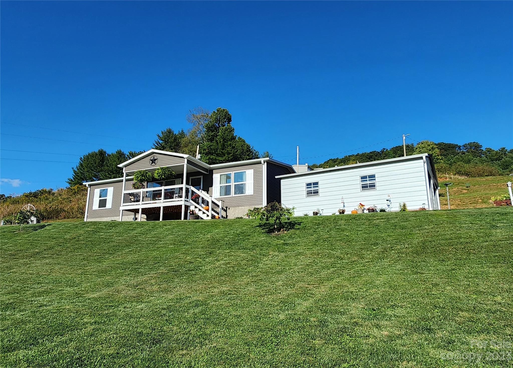 582 John Henry Road Burnsville NC 28714