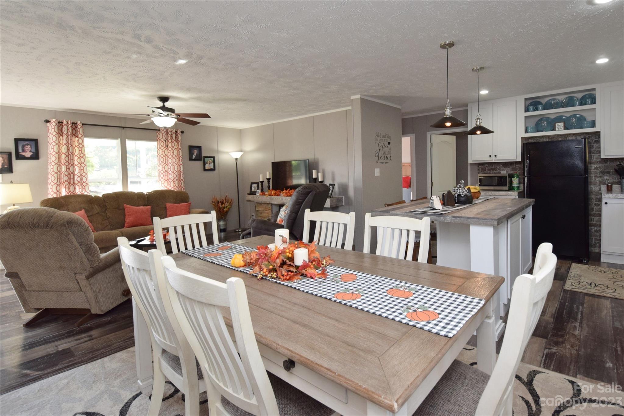 582 John Henry Road Burnsville NC 28714