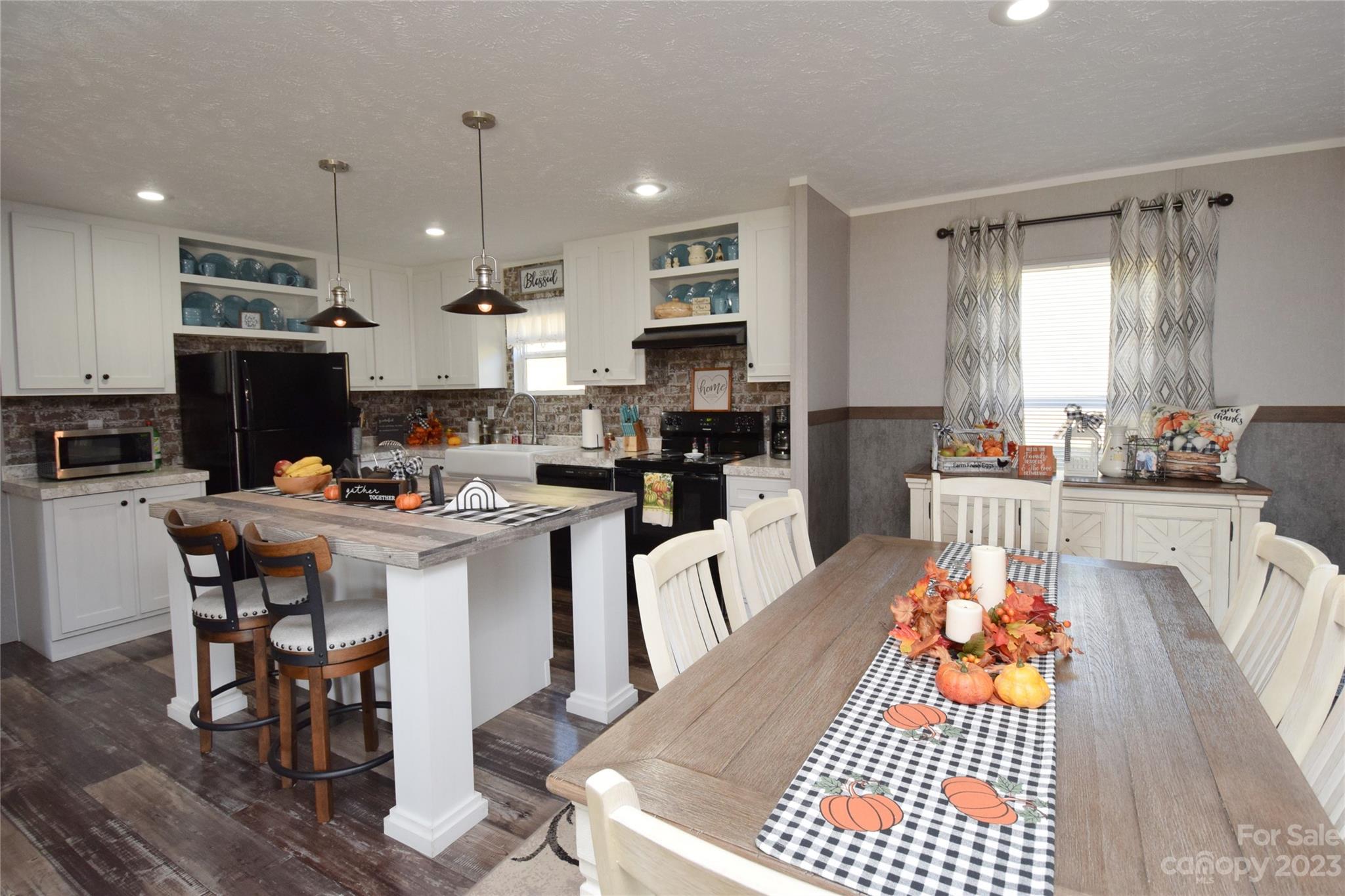 582 John Henry Road Burnsville NC 28714