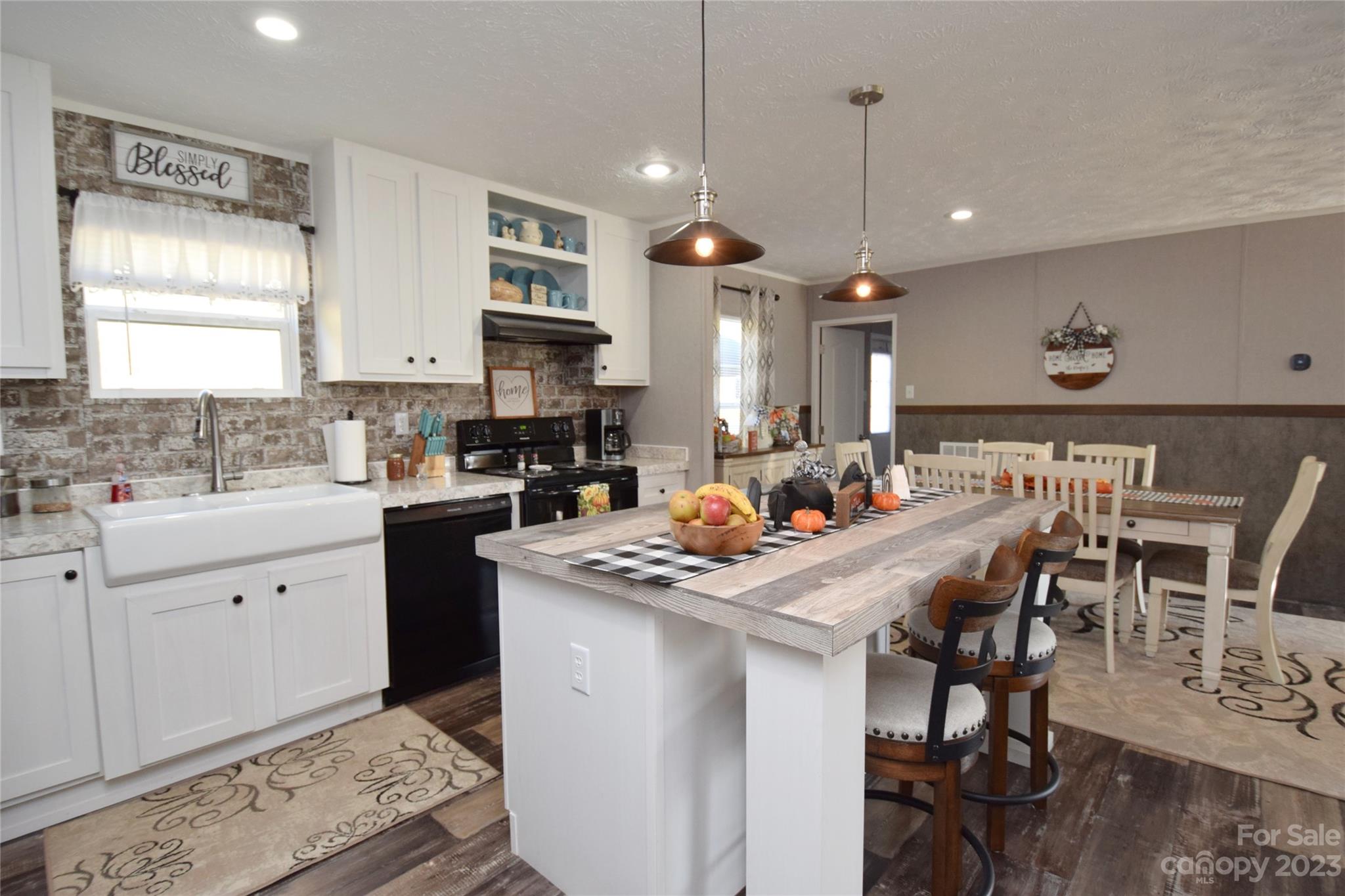 582 John Henry Road Burnsville NC 28714