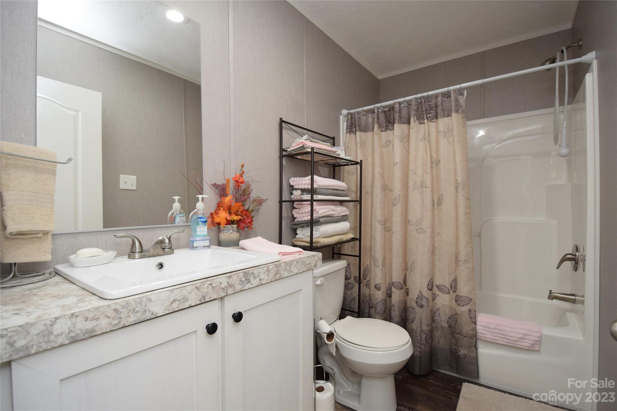 582 John Henry Road Burnsville NC 28714