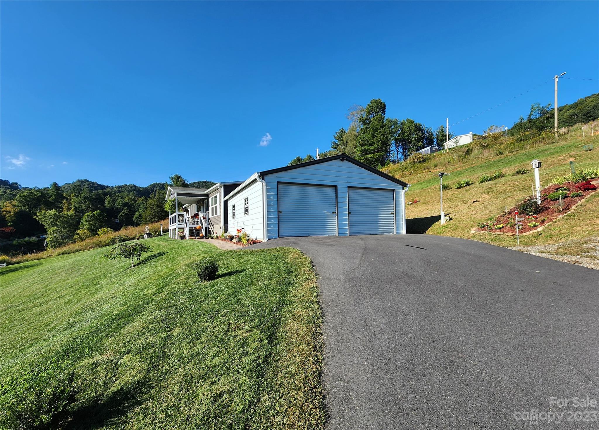 582 John Henry Road Burnsville NC 28714