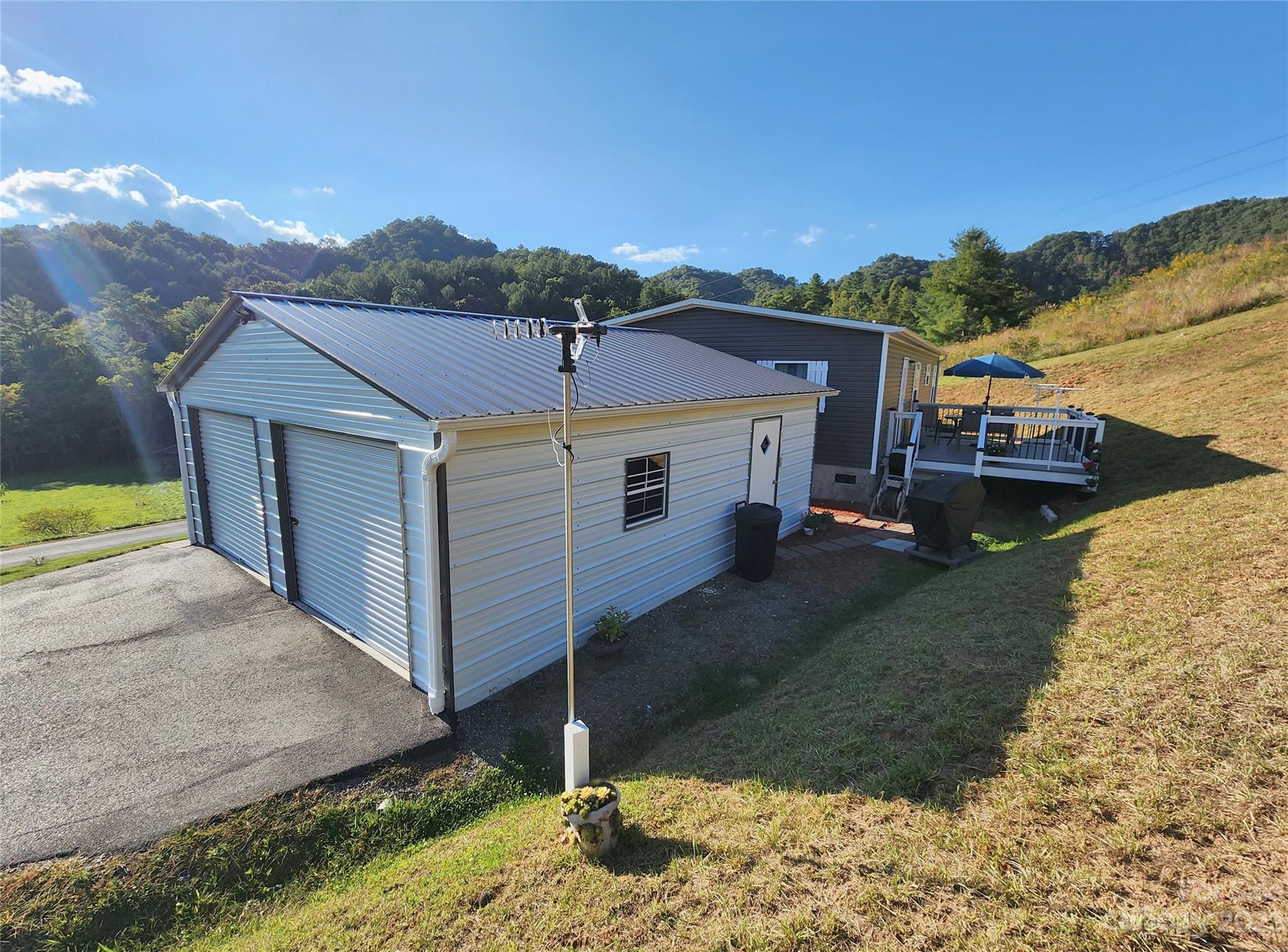 582 John Henry Road Burnsville NC 28714