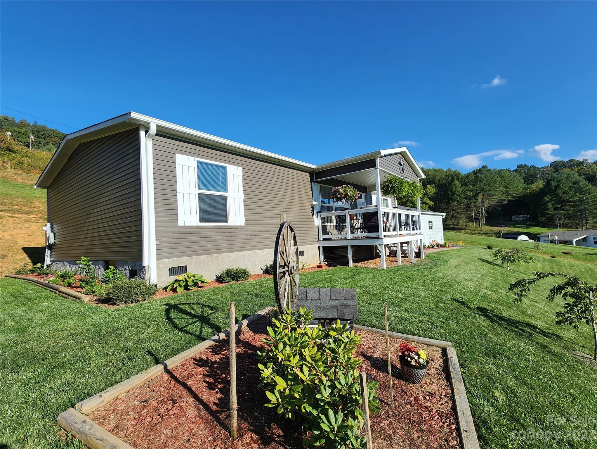 582 John Henry Road Burnsville NC 28714