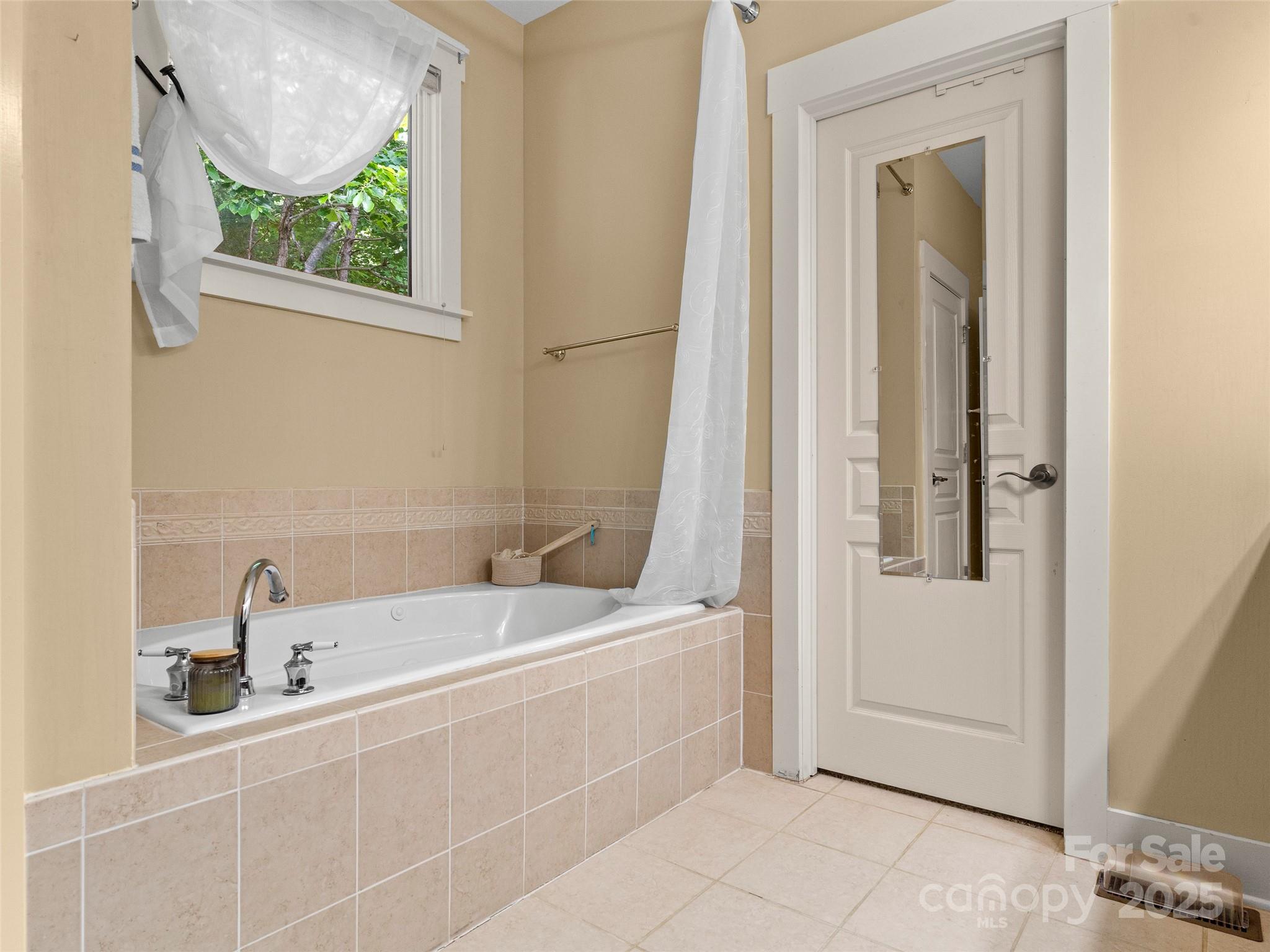 7 Oakhaven Terrace Asheville NC 28803