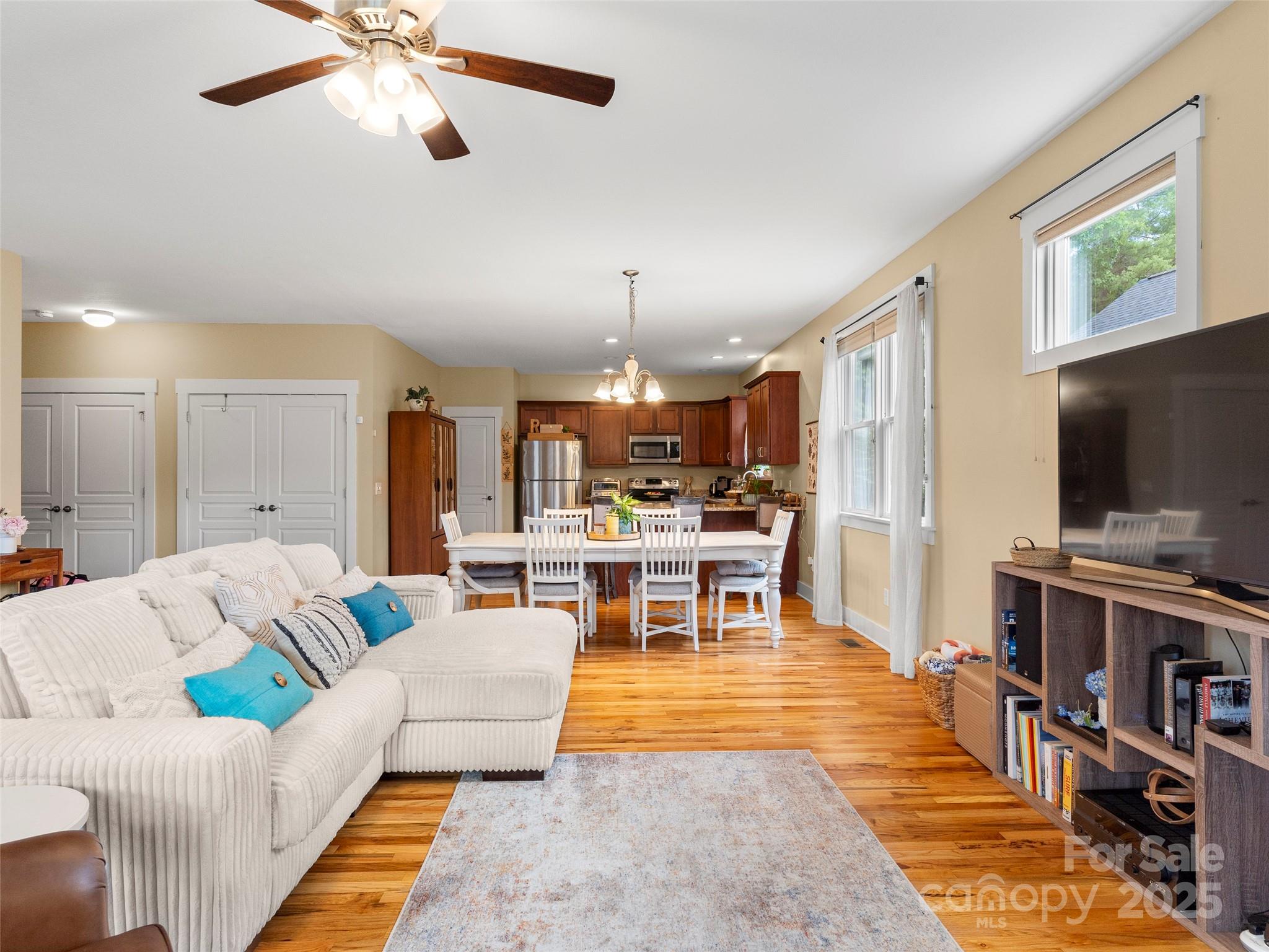 7 Oakhaven Terrace Asheville NC 28803