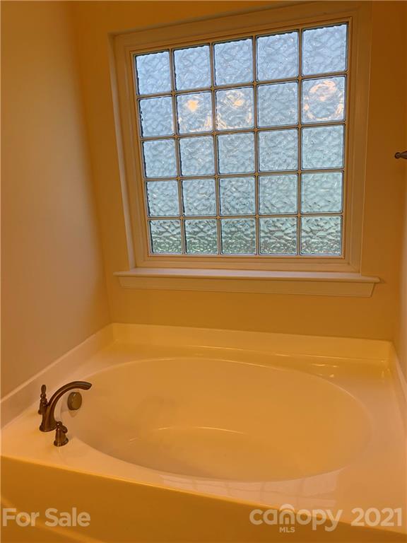 1208 Woodglen Lane Matthews NC 28104