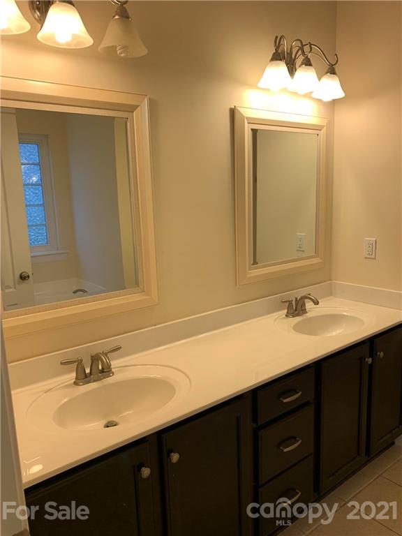 1208 Woodglen Lane Matthews NC 28104