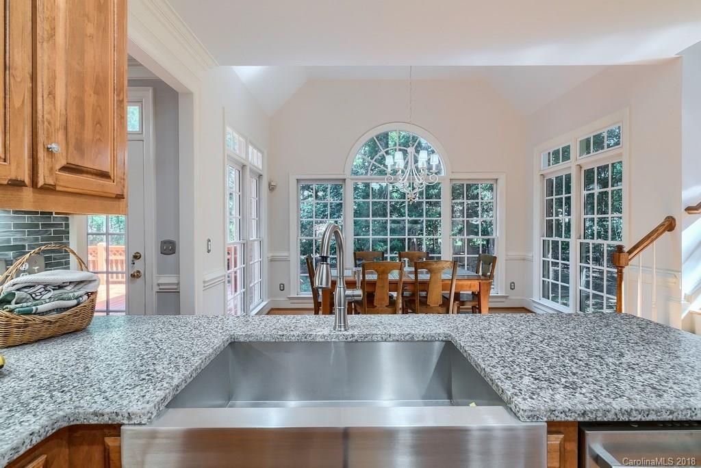 8734 Oakthorpe Drive Charlotte NC 28277